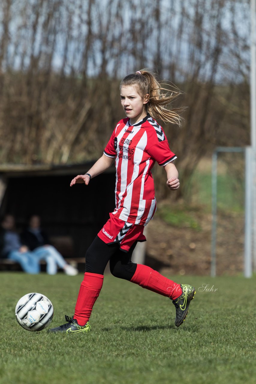 Bild 78 - C-Juniorinnen TSV Zarpen - TuS Tensfeld : Ergebnis: 2:1